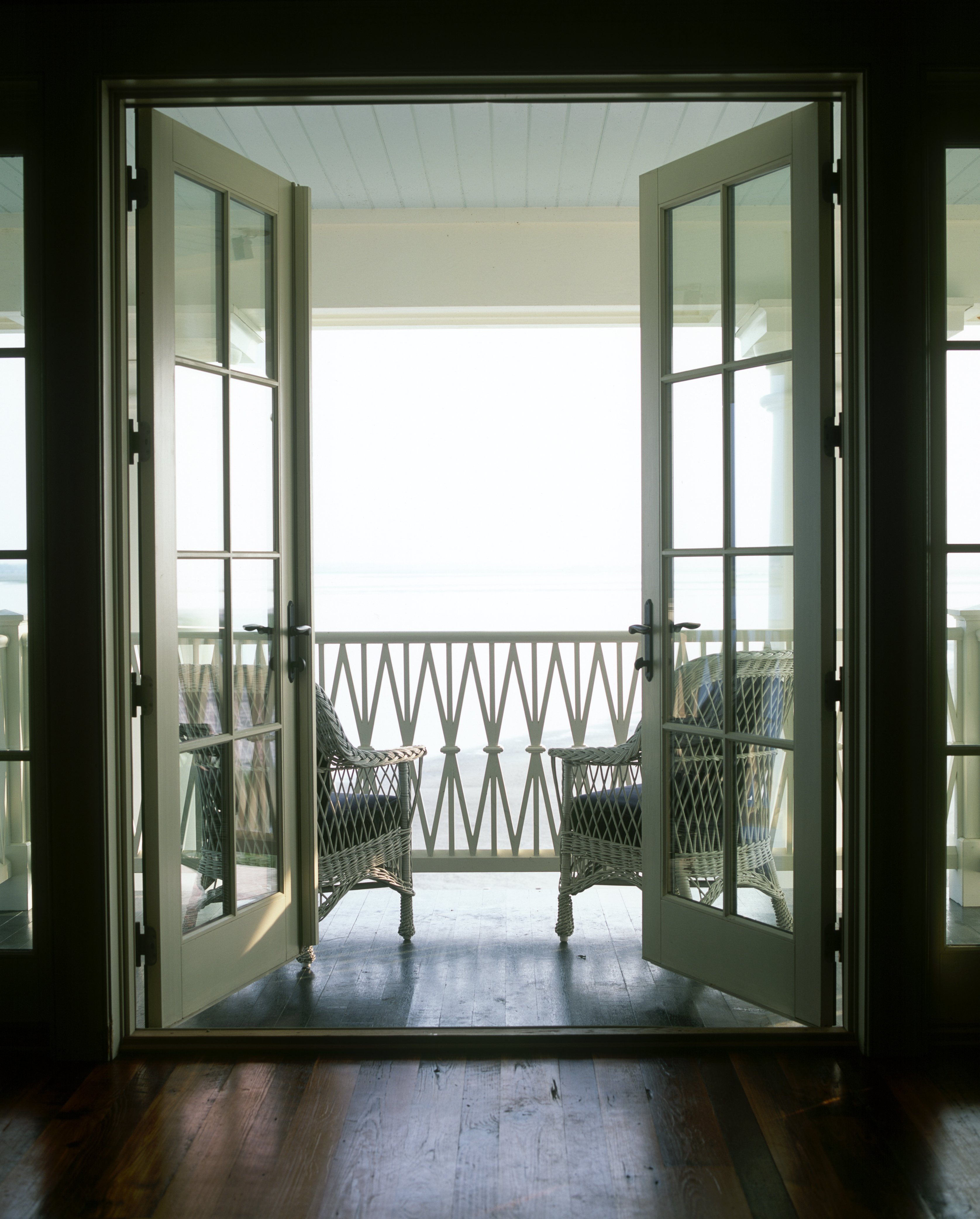 Дверь балконная со стеклом. Штульповые балконные двери. Штульповая балконная дверь. Французские двери на террасу.