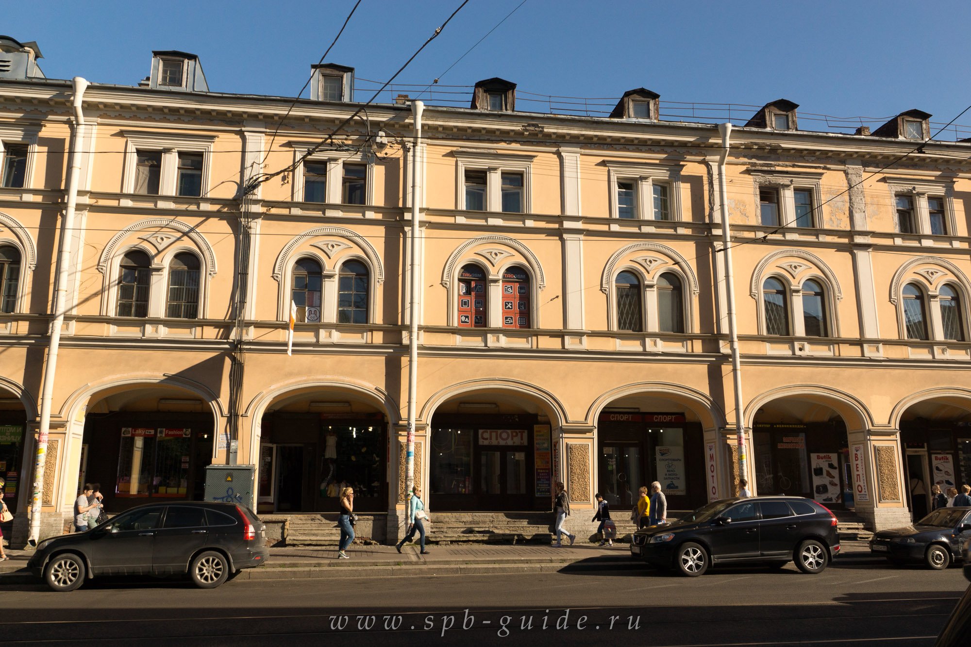 Апраксин двор санкт петербург. Апраксин двор СПБ. Апраксин двор Санкт-Петербург универмаг. Апраксинский рынок в Санкт-Петербурге.