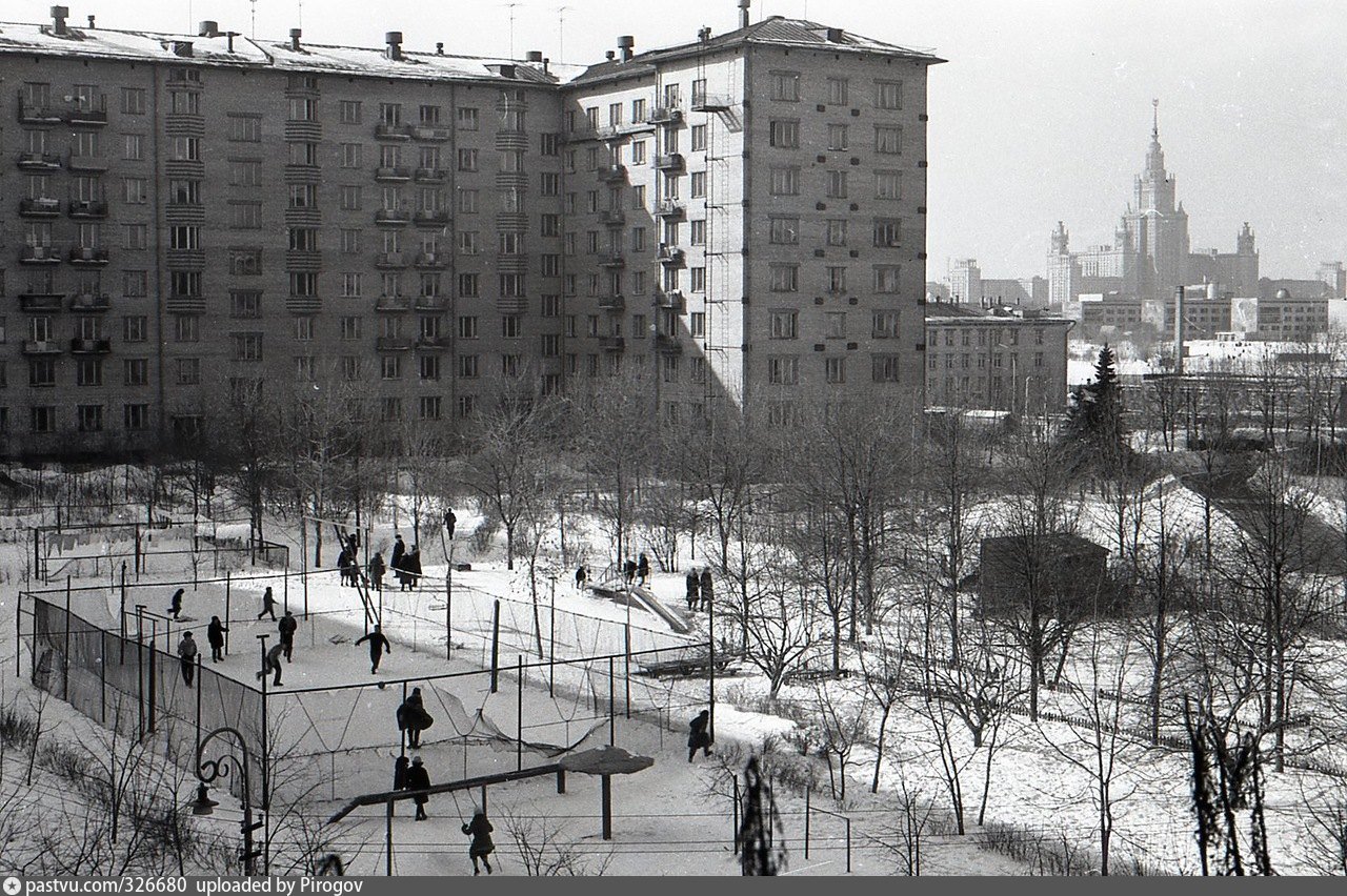 2 старых фотографии. Ленинский проспект в 80-е годы. Ленинский проспект в 90-е годы. Ленинский проспект 80 годы. Ленинский проспект в 70 годы.