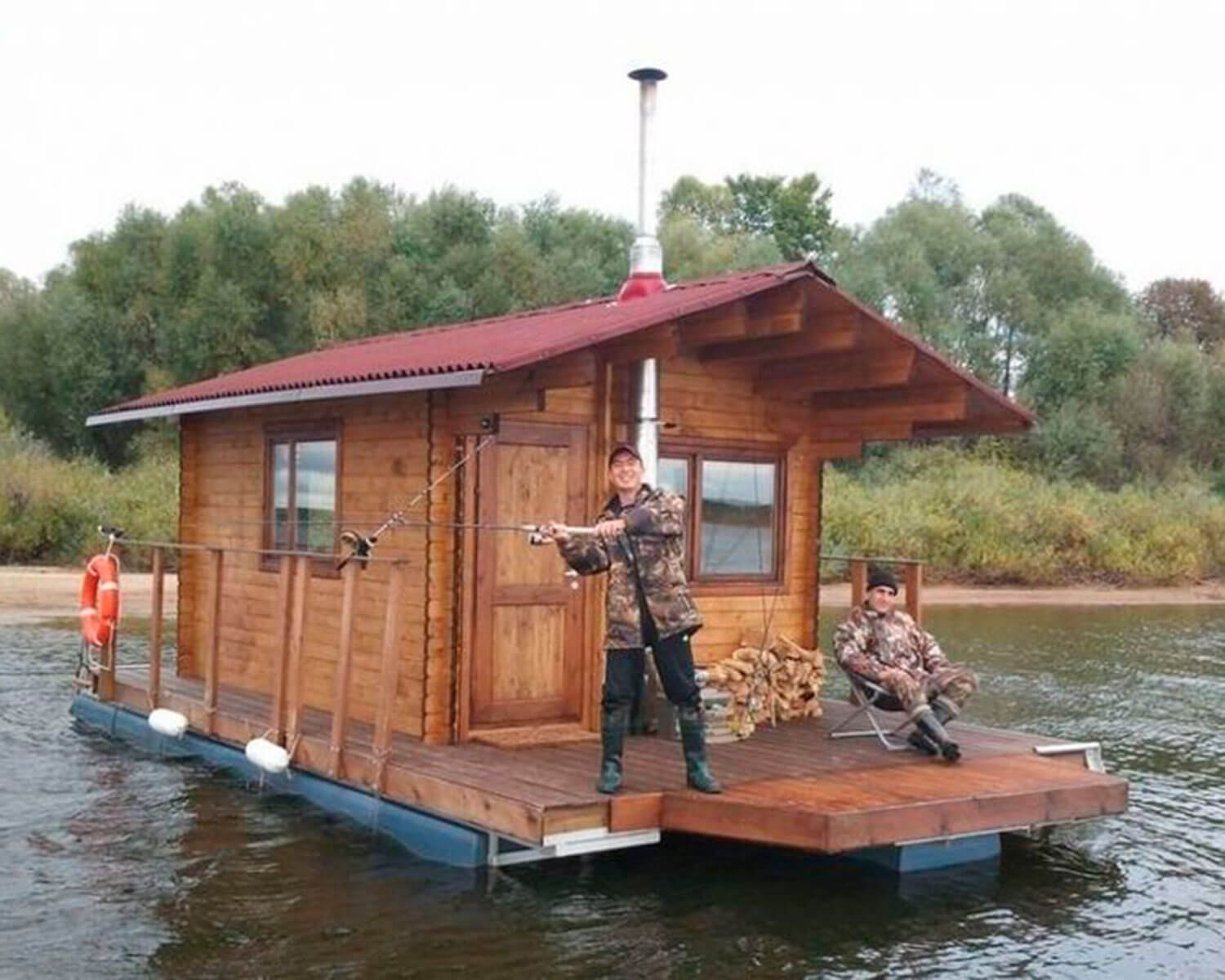 Рыбалка с домиками. Самоходная баня на воде. Баня на рыбалке. Баня на воде Карелия. Плавучая баня Ладья.