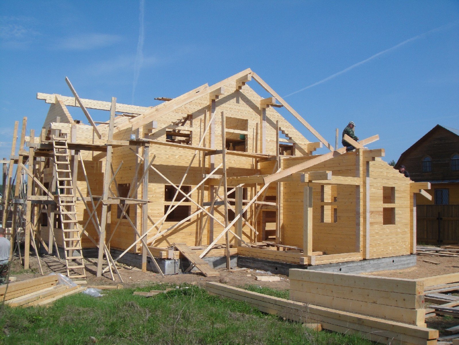 1 этап строительства дома. Стройка домов. Стройка деревянного дома. Частный дом стройка. Строительство дома своими руками.