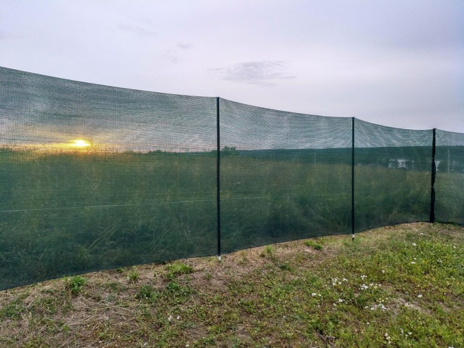 Забор из затеняющей сетки своими руками