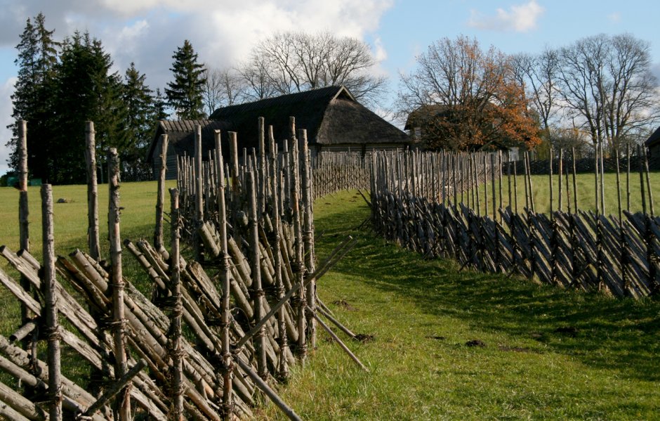 Косая карельская изгородь