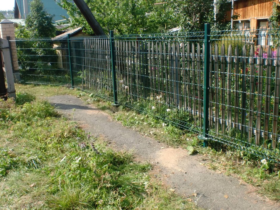 Забор на дачном участке