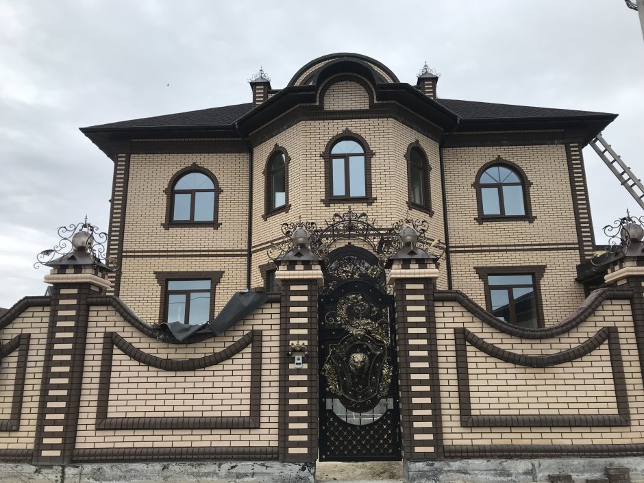 Дом из кирпича слоновая кость