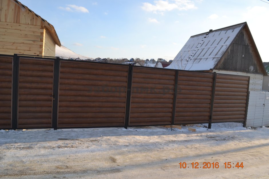 Забор из металлосайдинга