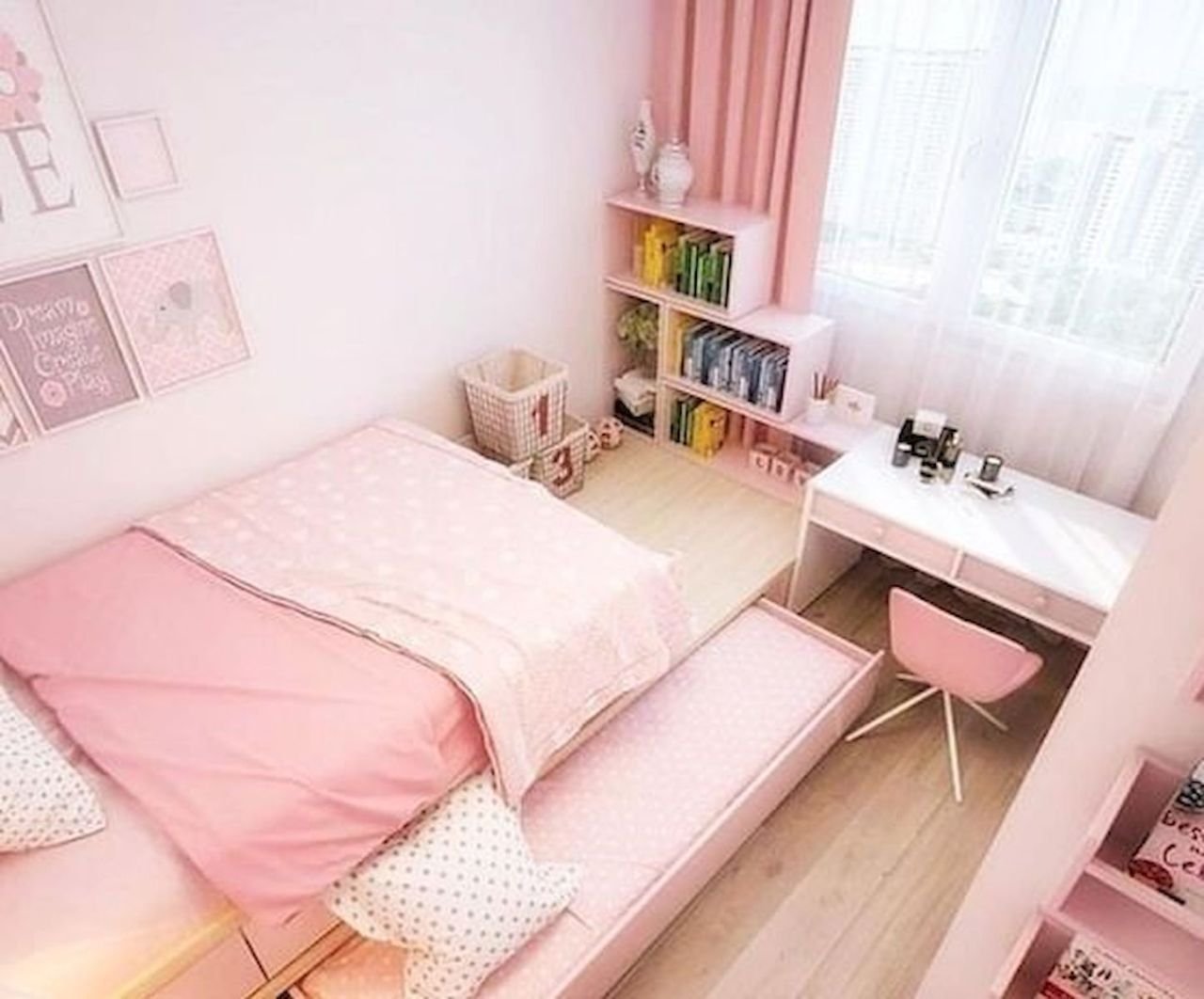 Маленькая комната для подростка девочки