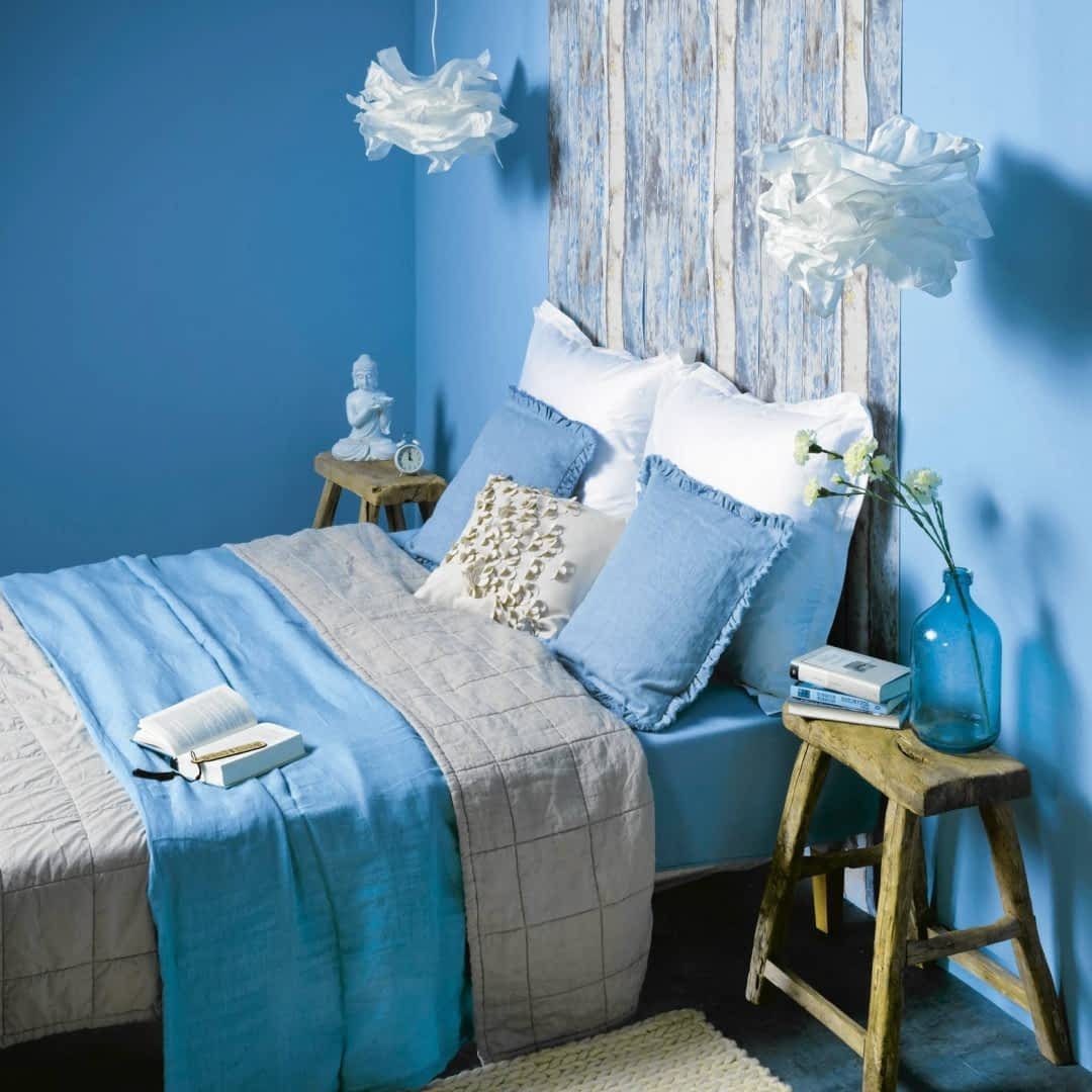 Скандинавская спальня в голубых тонах