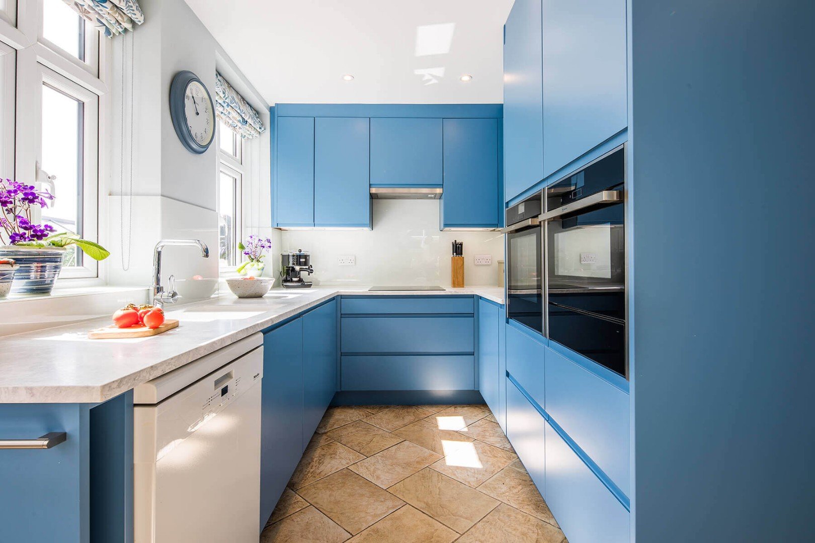Голубые кухни в интерьере реальные фото
