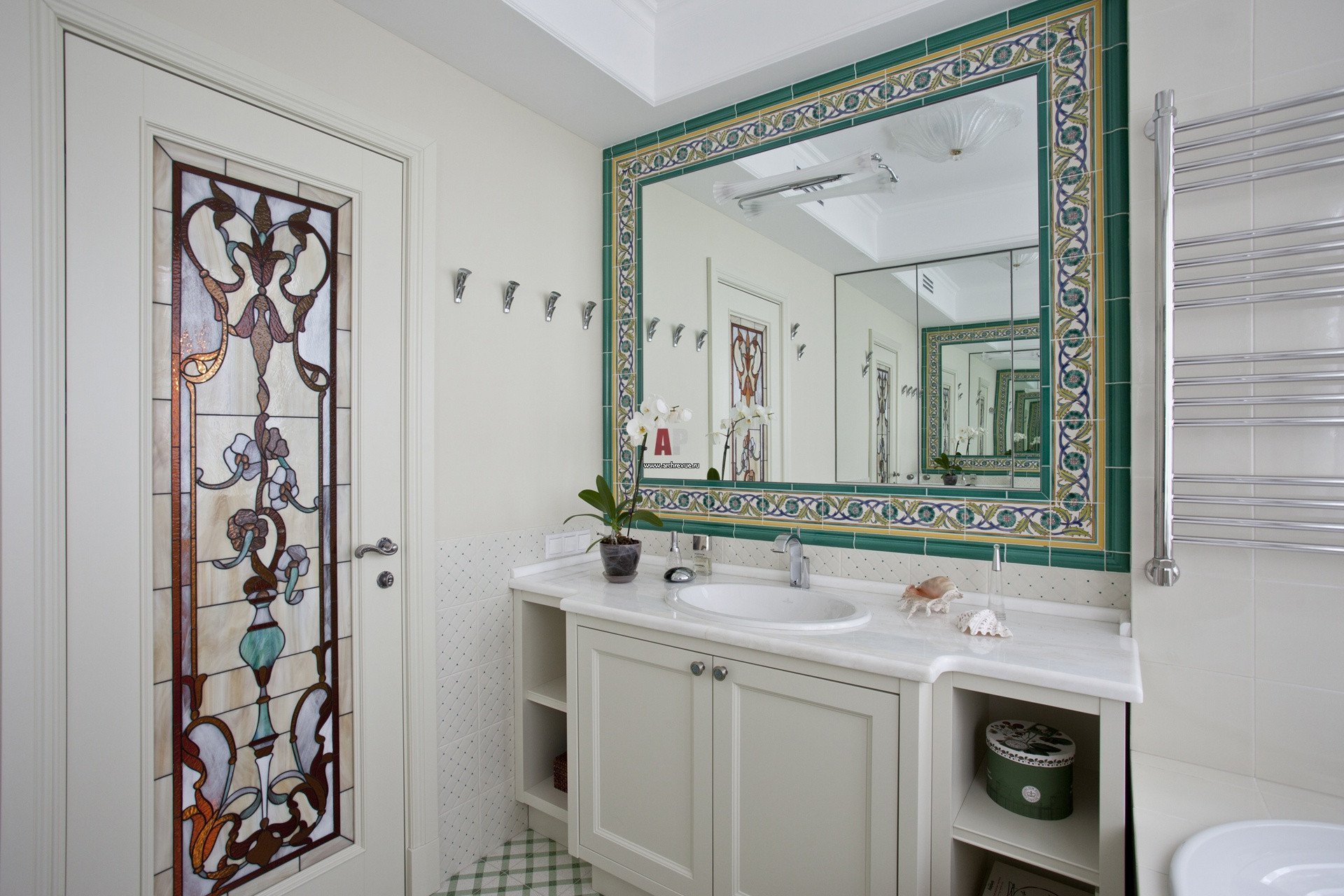 Зеркала в плитке ванной комнаты. Ванная в марокканском стиле. Зеркало для ванной в марокканском стиле. Зеркало в интерьере ванной. Зеркало в средиземноморском стиле.