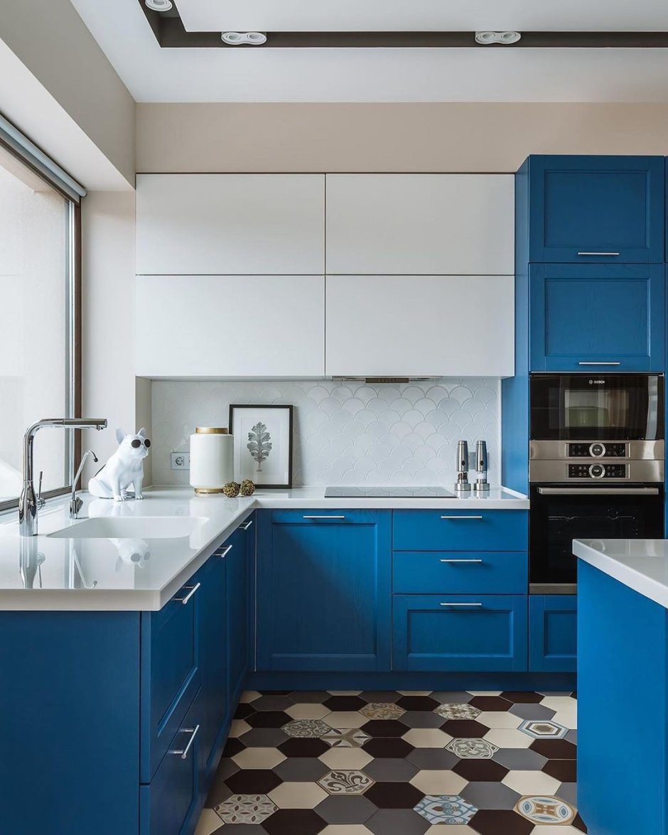 Синяя угловая кухня