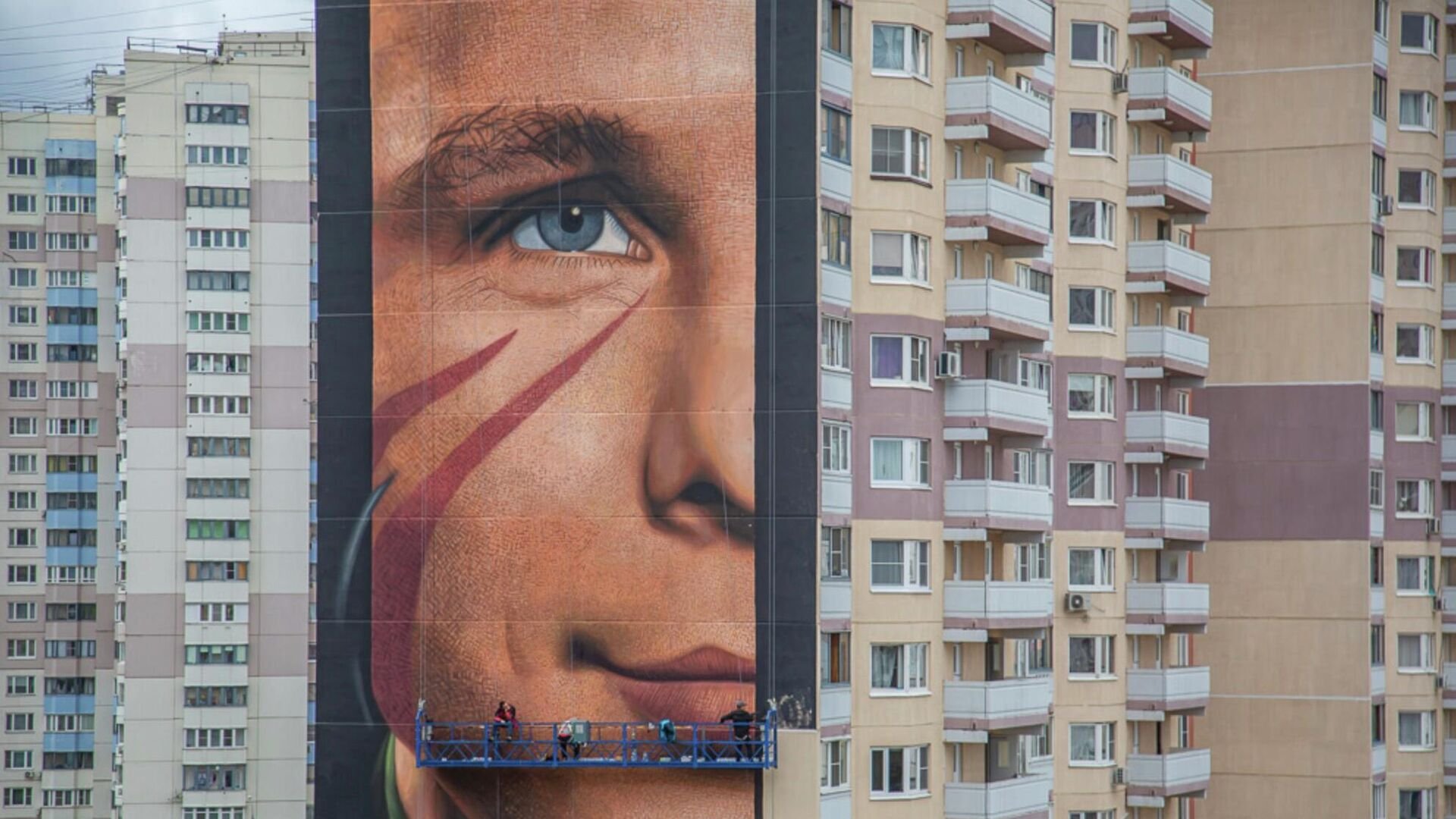 Дом портретов москва. Трёхгорка Одинцовский район граффити. Музей граффити трёхгорка. Портрет Гагарина на доме в Одинцово. Фестиваль новая Трехгорка граффити.