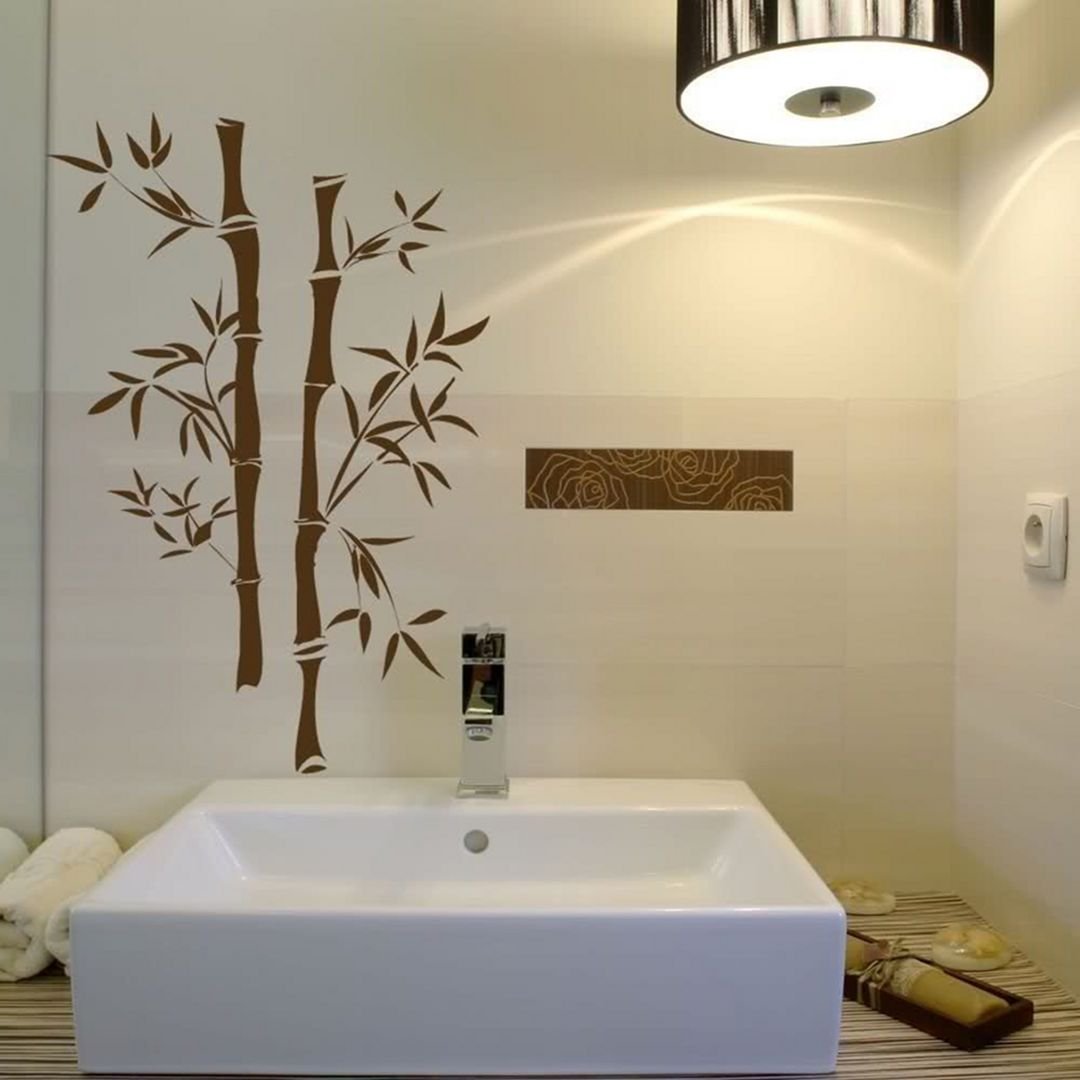 Как задекорировать ванну. Декор стен в ванной. Декор для ванной комнаты на стену. Роспись стен в ванной комнате. Декорирование стен в ванной.