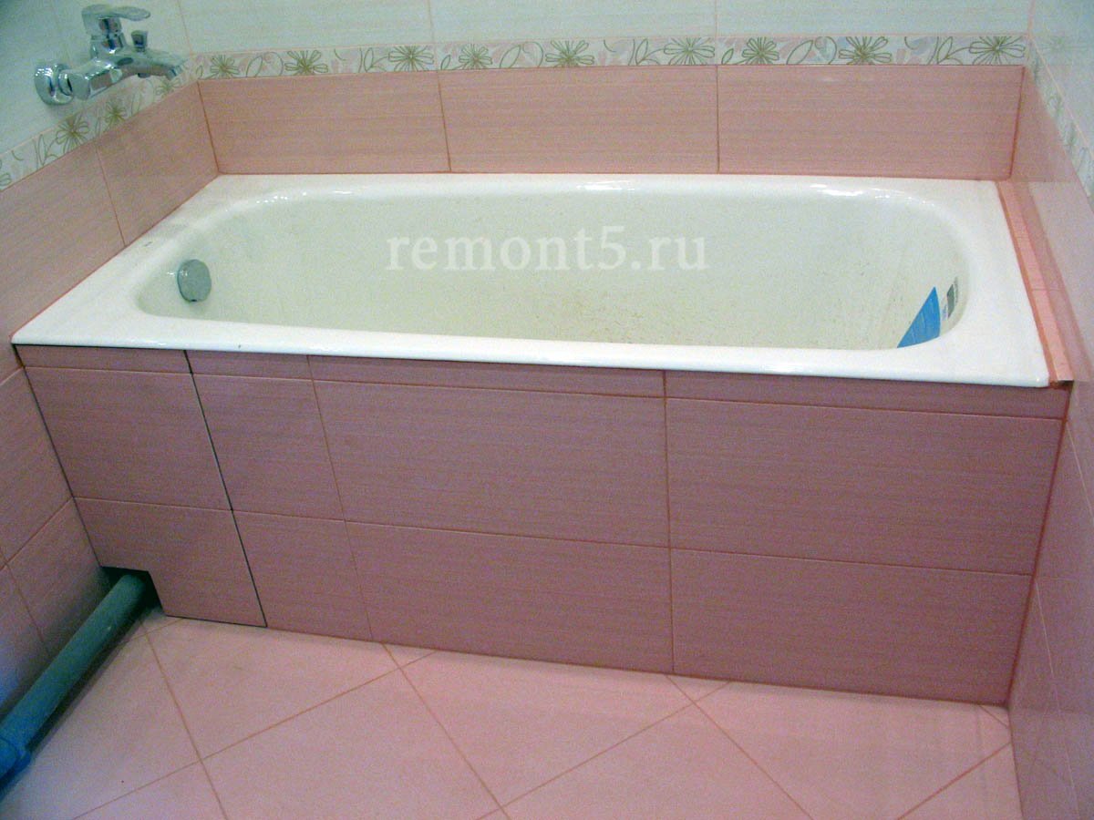 Плитка на акриловую ванну. Экран под ванну. Экран для ванной. Экран для ванны из плитки. Экран ванны плиткой.