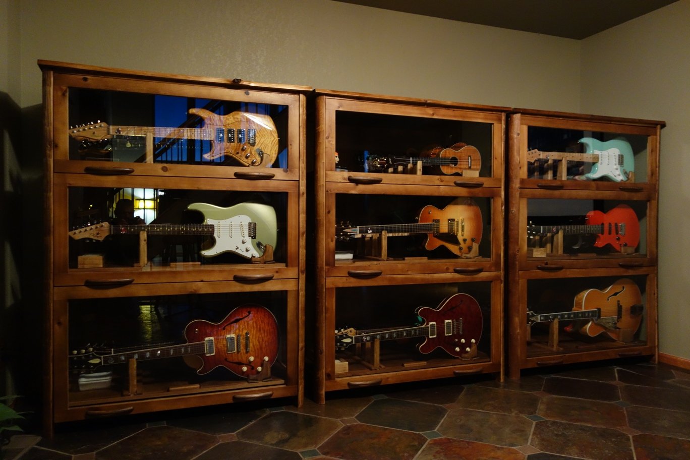 шкаф для хранения музыкальных инструментов