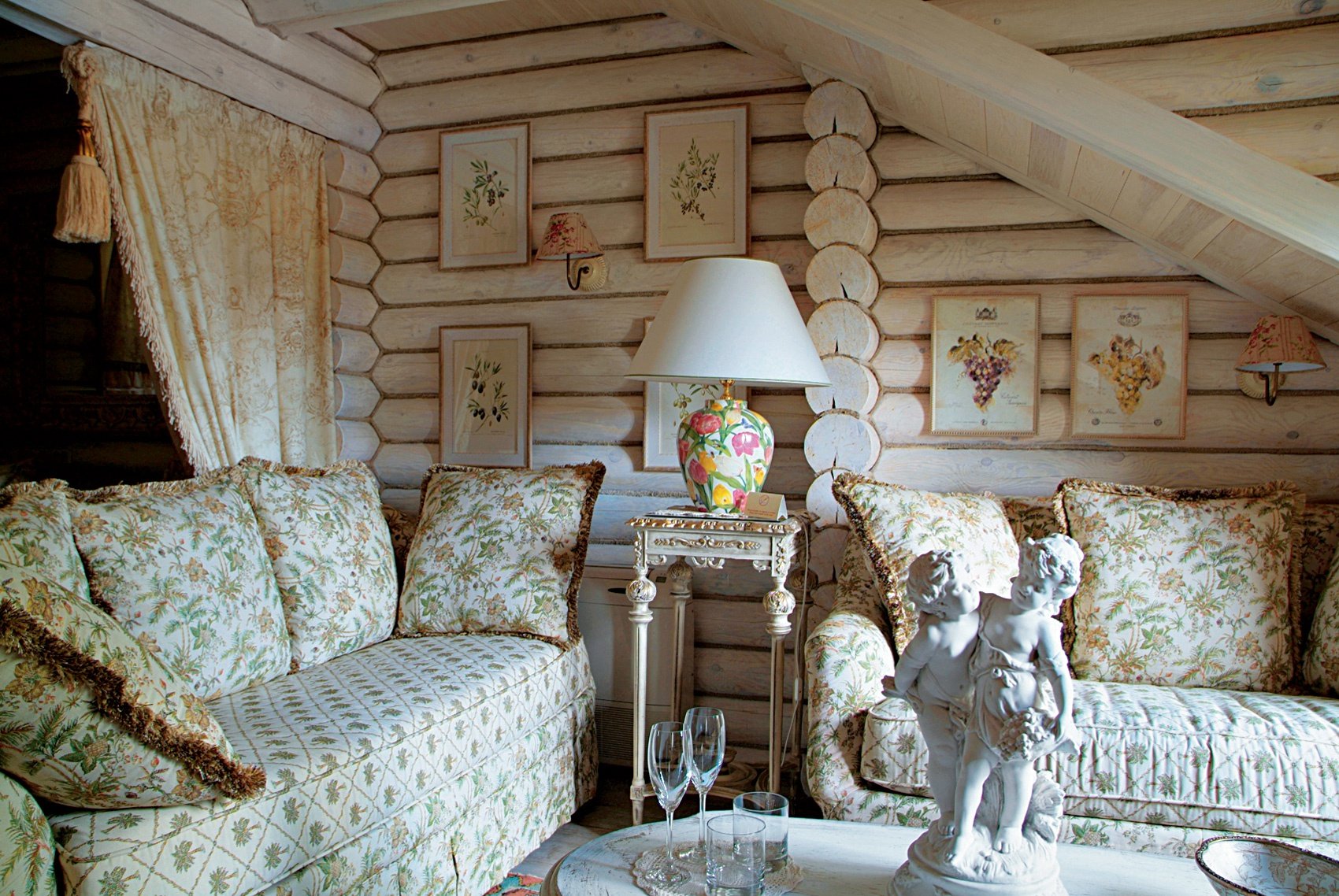 Занавески в деревянном доме в русском стиле