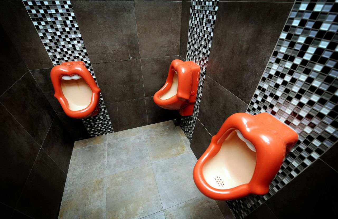 Туалет в цуме. Креативный унитаз. Необычные унитазы. Необычные туалеты. Необычные унитазы писсуары.