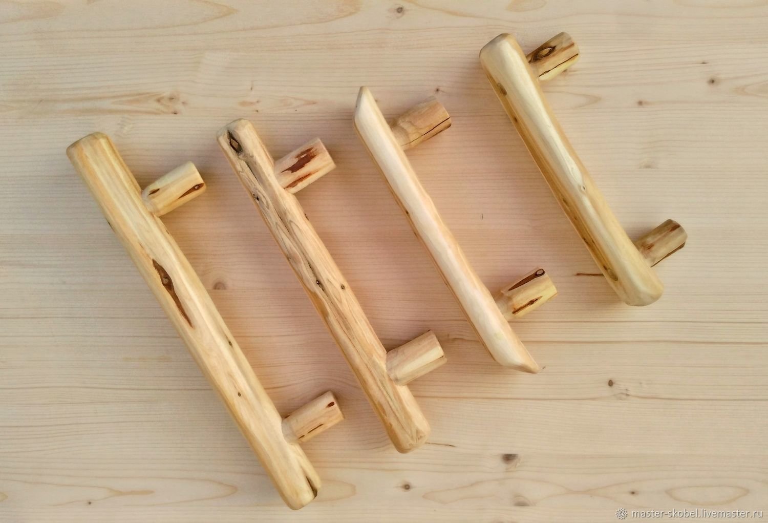 Дверные ручки для деревянных дверей