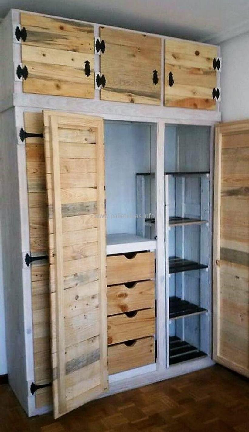 Шкаф из поддонов
