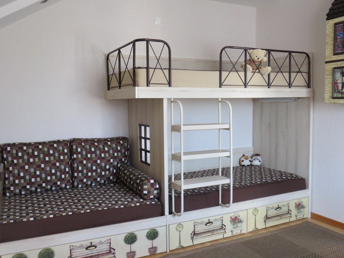 Кровати для троих детей в одной комнате в хрущевке