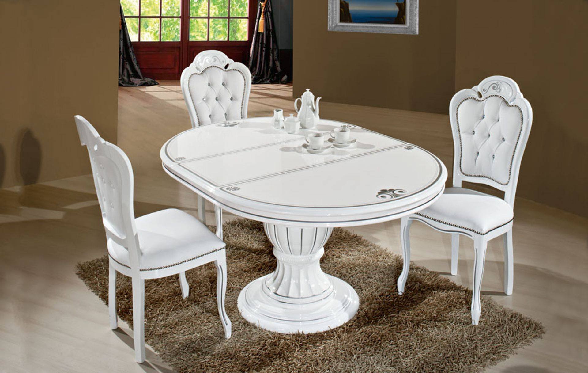 белые столы и стулья для гостиной