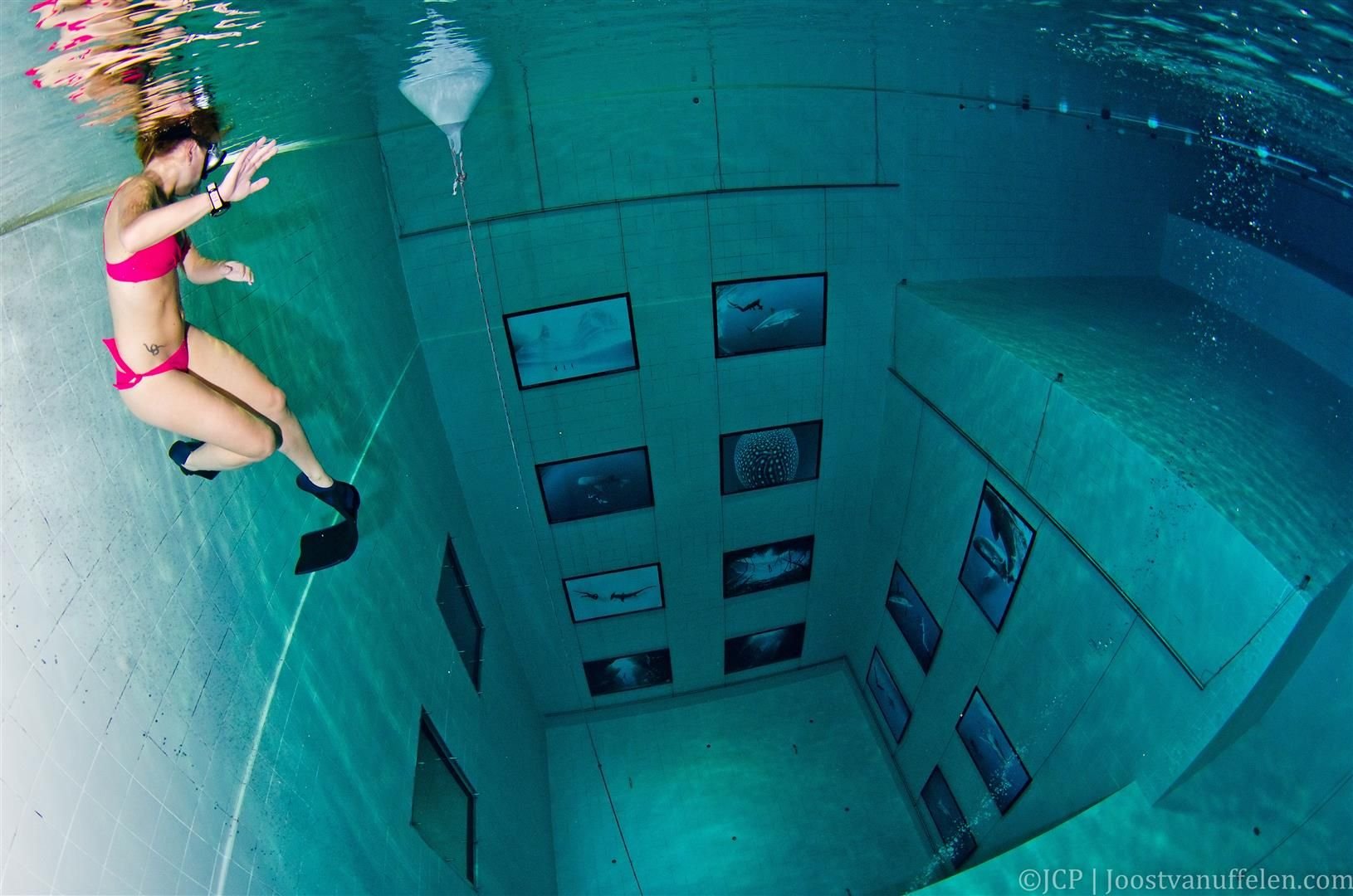 Жуткий бассейн. Самый глубокий бассейн в мире Немо 33. Бассейн Немо 33 Бельгия. Немо 33 бассейн глубина. Фридайвер самый глубокий бассейн в мире.