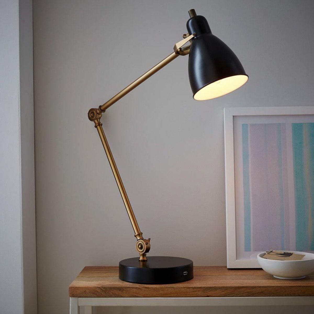 Какая настольная лампа. West Elm Table Lamp. Современные настольные лампы. Настольные лампы для рабочего стола. Лампа для настольной лампы.