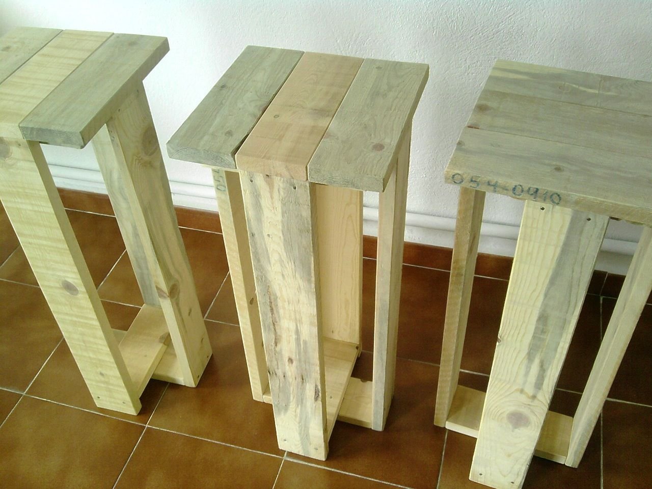 столик на трех ножках деревянный своими руками