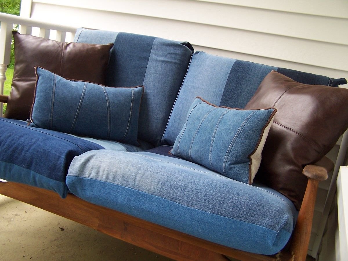 накидка на диван из старых джинсов