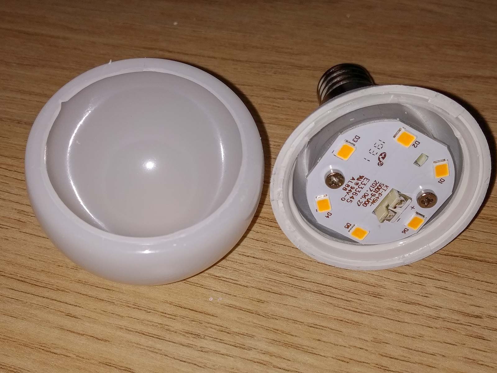 Как разобрать светодиодный. Gx53 Osram 4w. РИЭТ- лампа светодиодная. Лампочка светодиодная икеа РИЭТ. Разбираем светодиодную лампу.