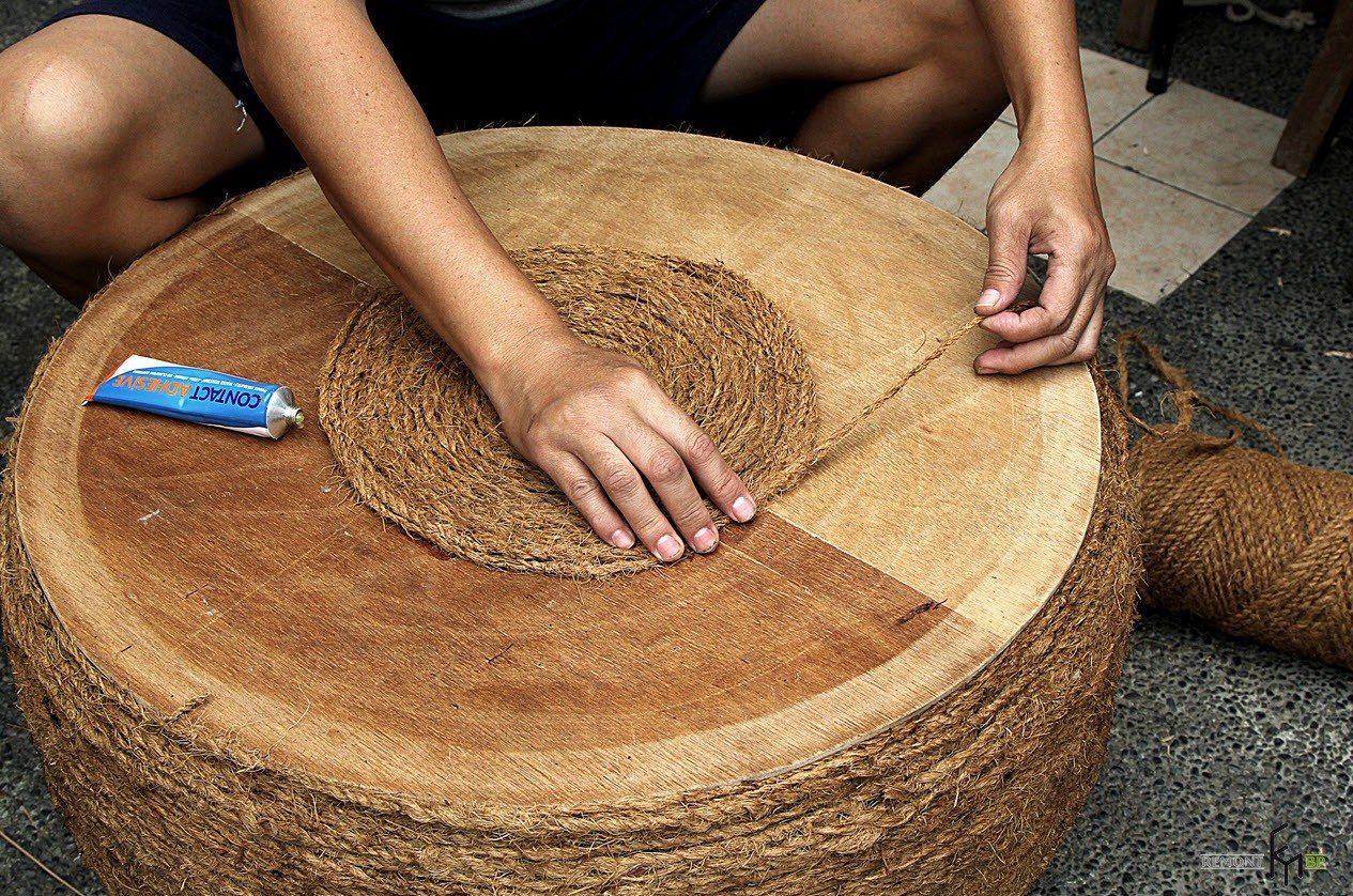 Making table. Столик из покрышки и джута. Журнальный столик из покрышки. Журнальный стол из колеса и джута. Журнальный столик из джута.