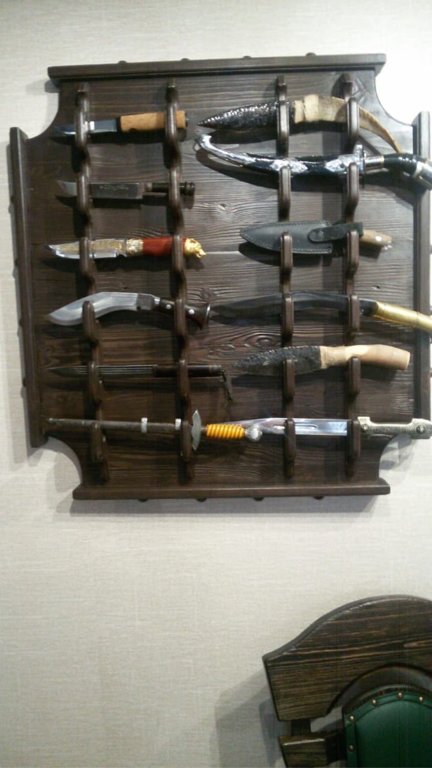Полка для коллекции ножей