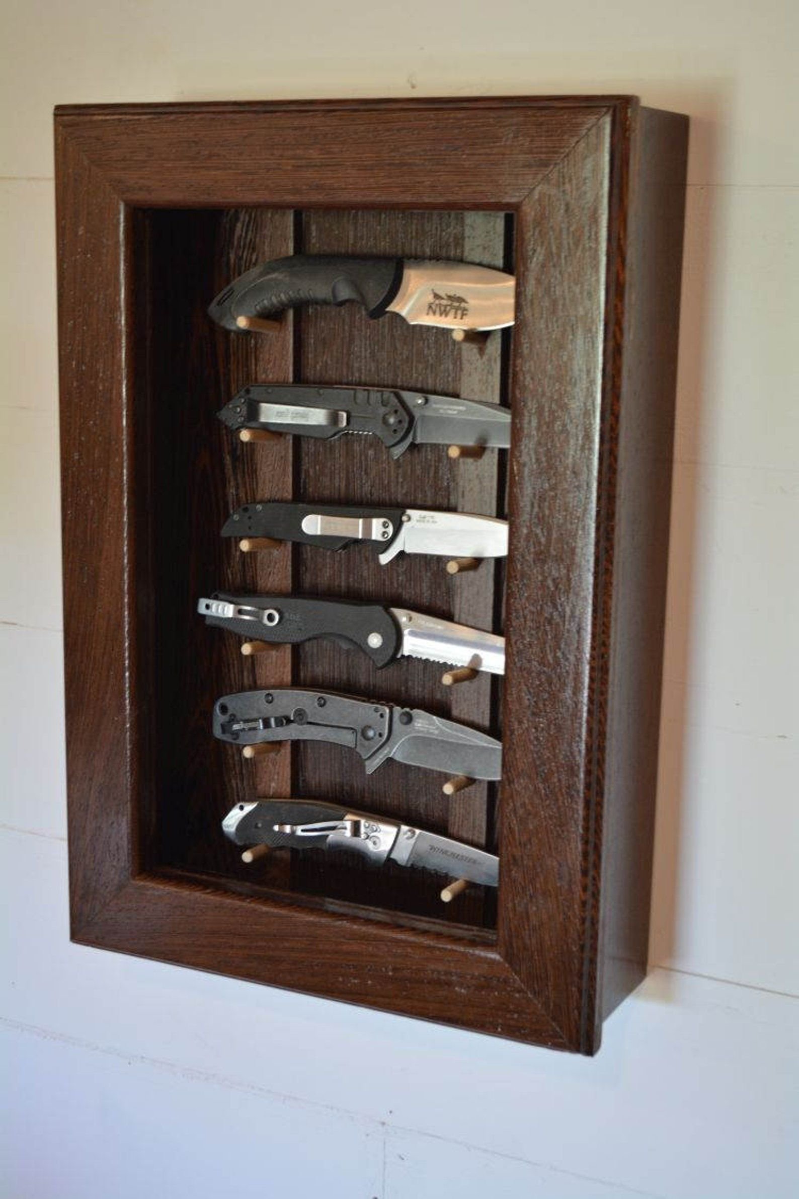 шкаф для коллекции ножей