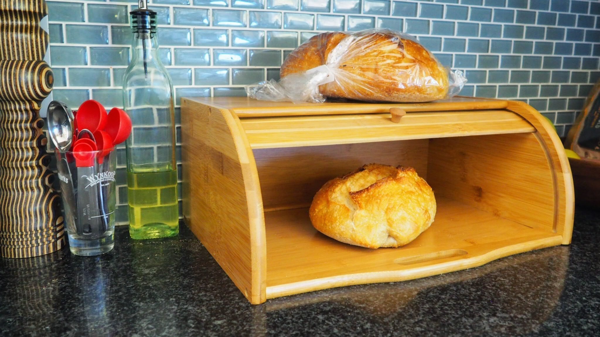 Хлебница на кухне