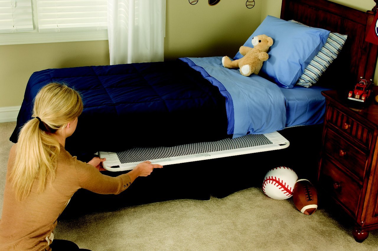 Упала на постель. Ограждение для кровати для детей. Приспособление для кровати. Приспособление для кровати для ребенка. Подушка барьер для кровати.