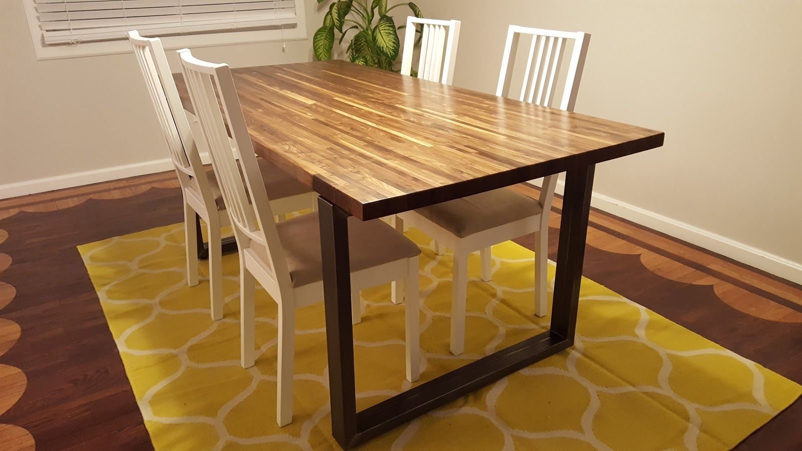 Делаем кухонный стол. Деревянный стол на кухню. Красивые столы из дерева. Стол из столешницы для кухни. Обеденный стол из дерева.