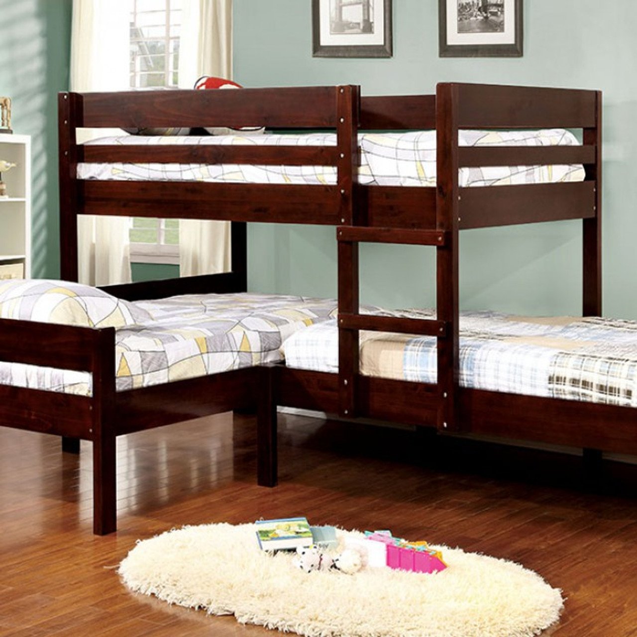 двухъярусная кровать на троих детей