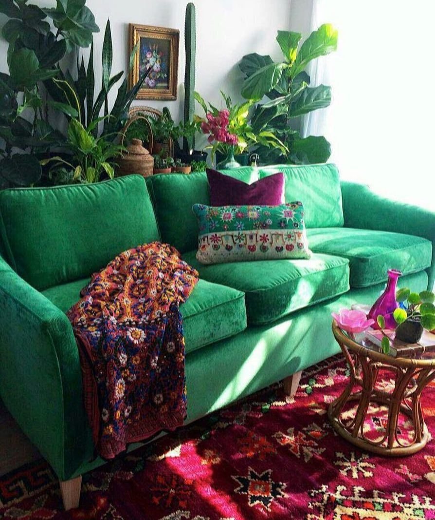 Изумрудно зеленый диван