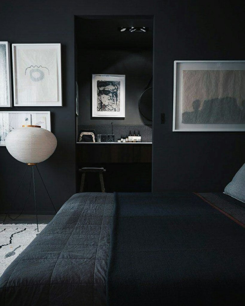Дизайн спальни с темными стенами