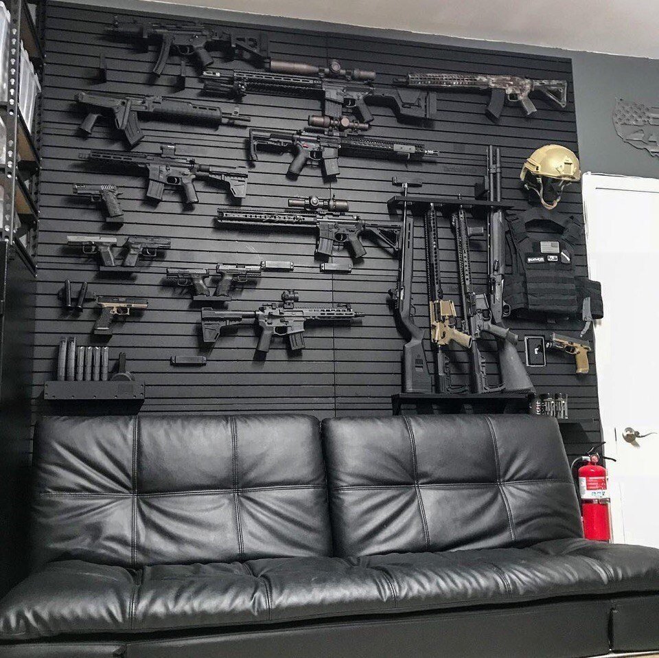оружие в интерьере квартиры