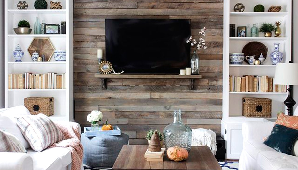 телевизор в интерьере деревянного дома