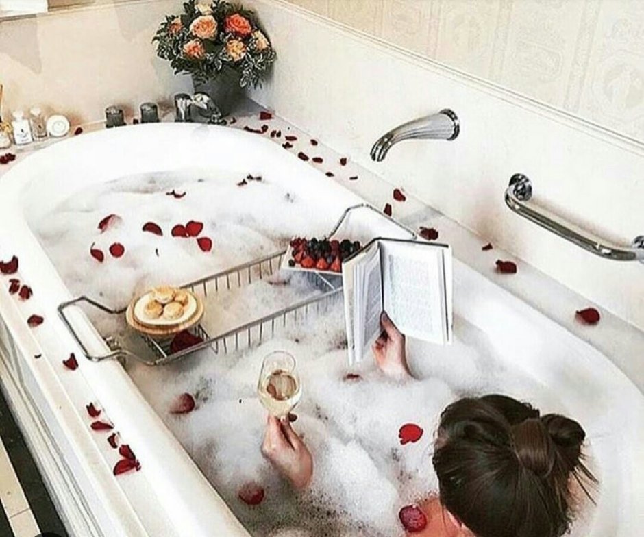 Девушка в ванне Эстетика
