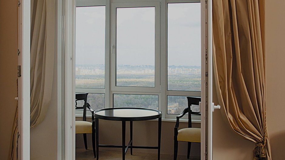 Французское окно на балкон в квартире