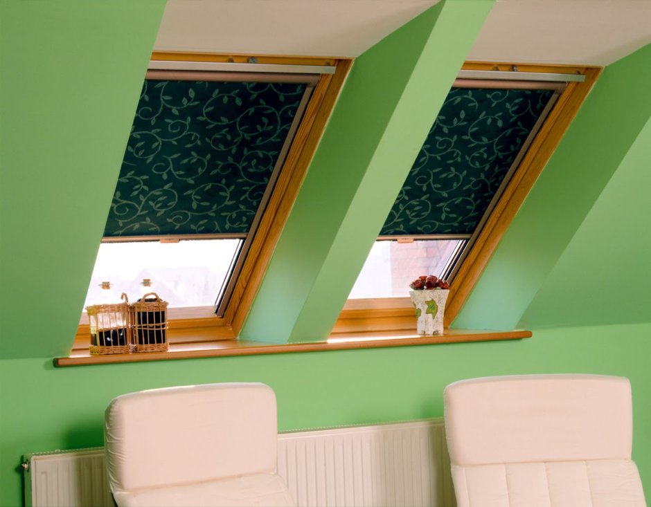Жалюзи на мансардные окна со скошенным потолком