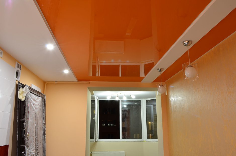 Потолок оранжевый