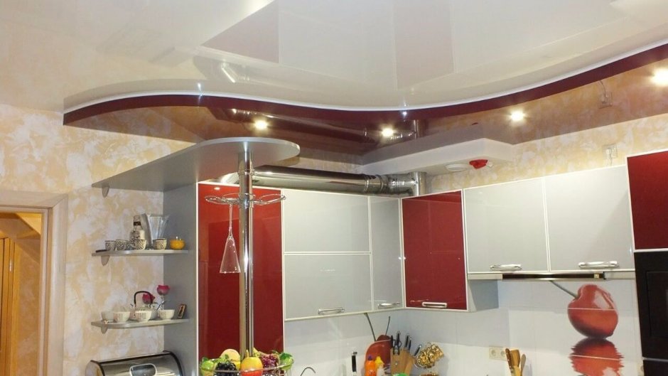 Натяжной потолок к кухонному гарнитуру