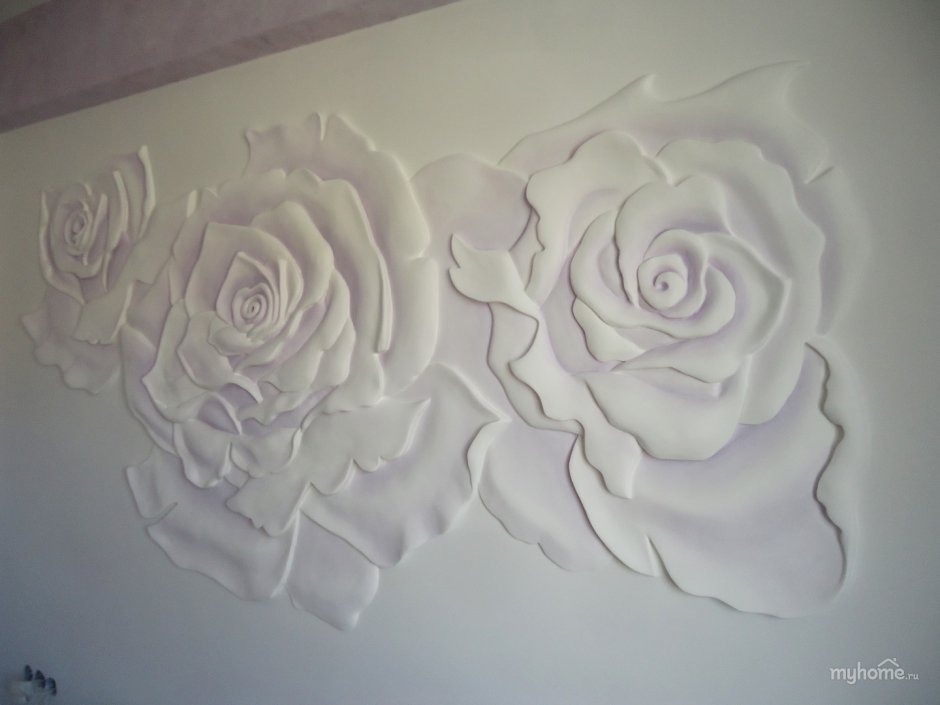 Барельеф розы на стене