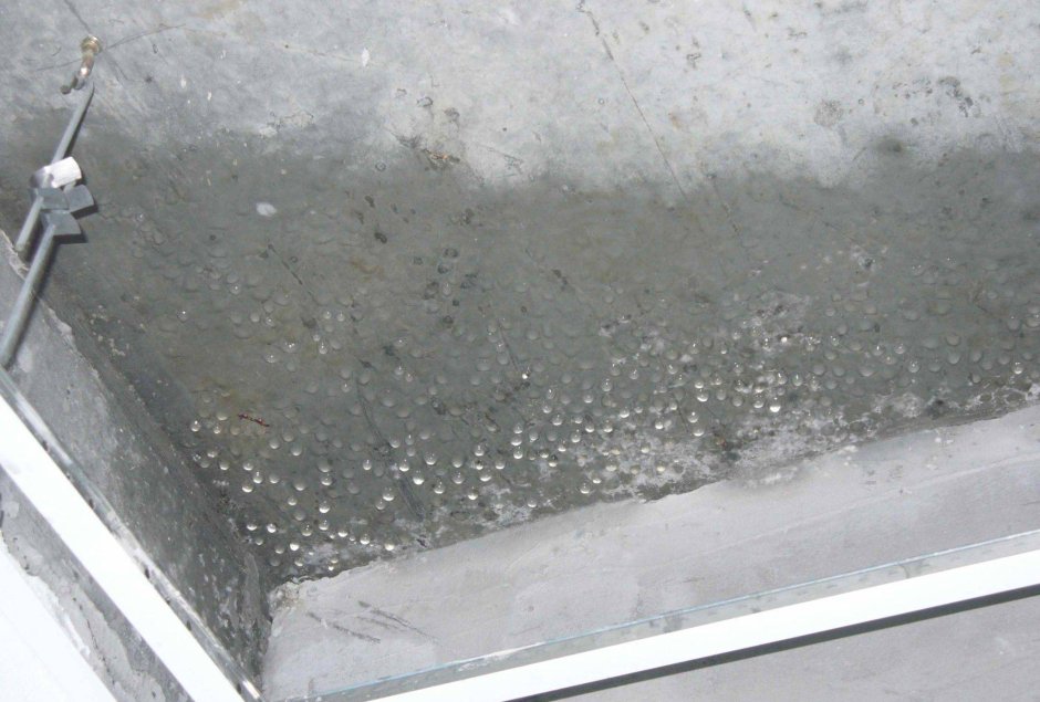 Вода с потолка