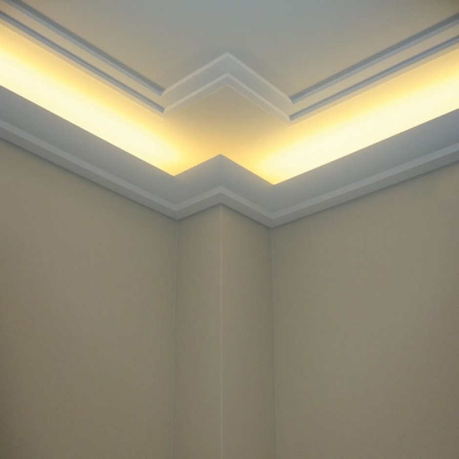 Подсветка потолка по периметру в потолочном плинтусе