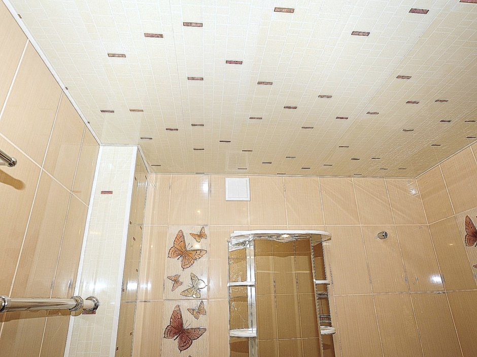 Потолок из пластиковых панелей